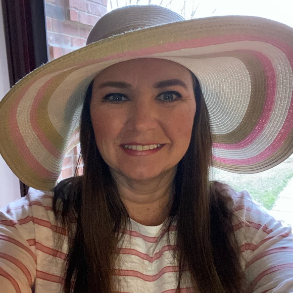 Meet your Posher, Melissa - Picture 4 of 11